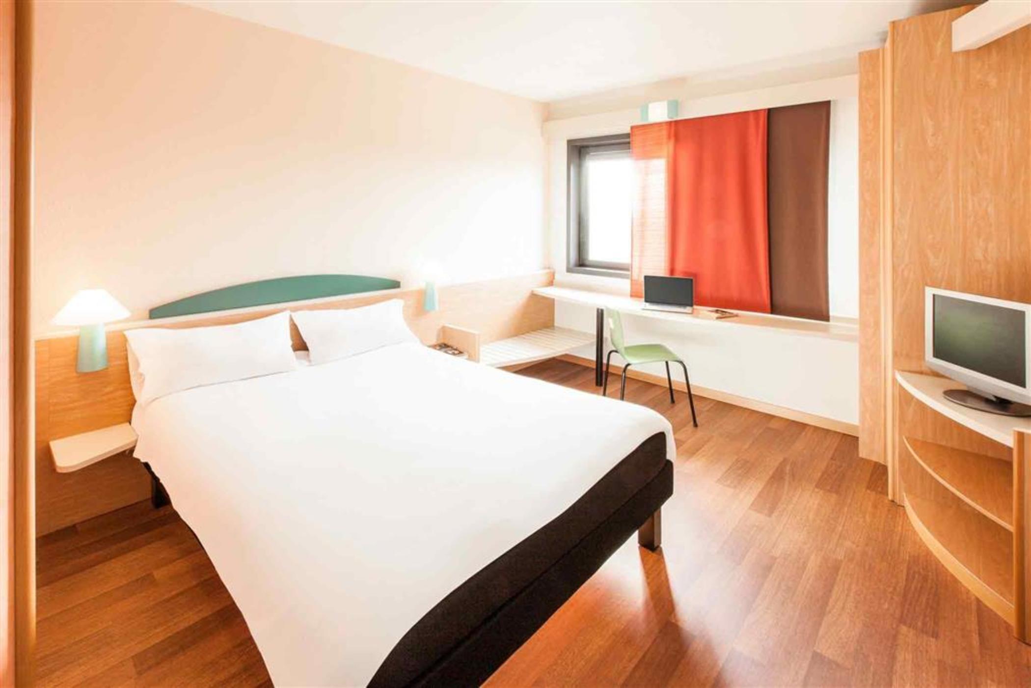 Отель Ibis Roma Fiera Экстерьер фото