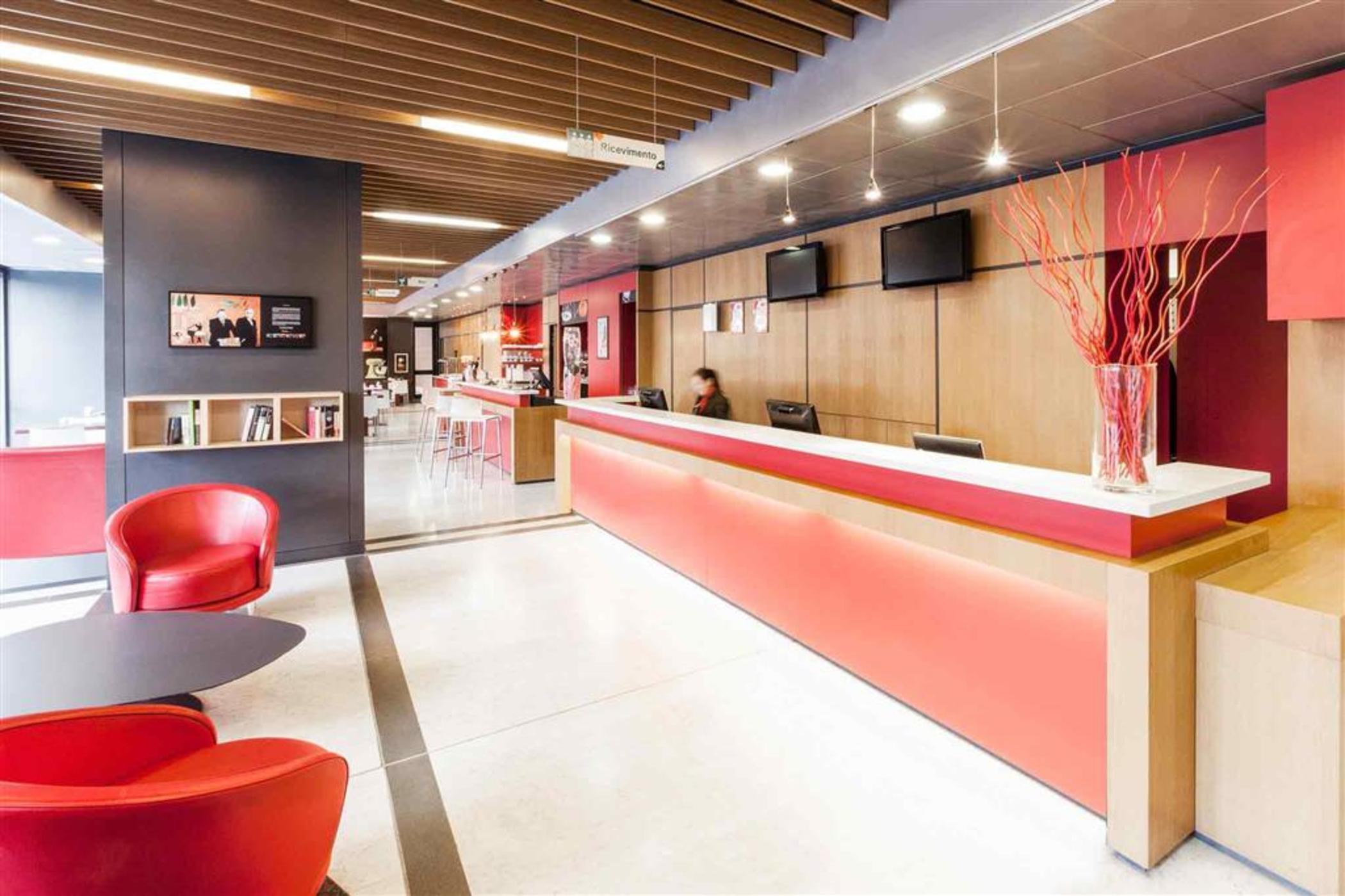 Отель Ibis Roma Fiera Экстерьер фото