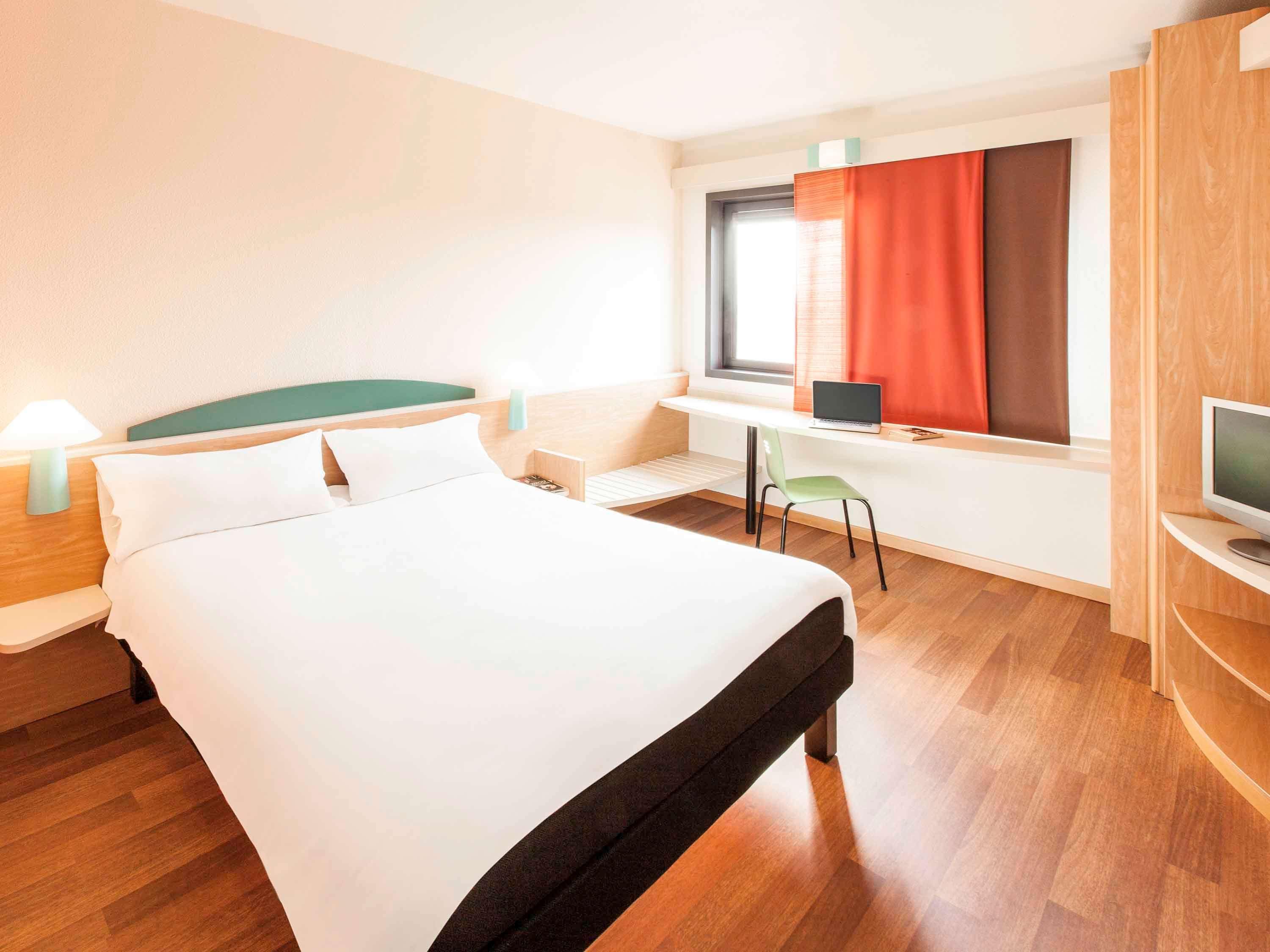 Отель Ibis Roma Fiera Экстерьер фото