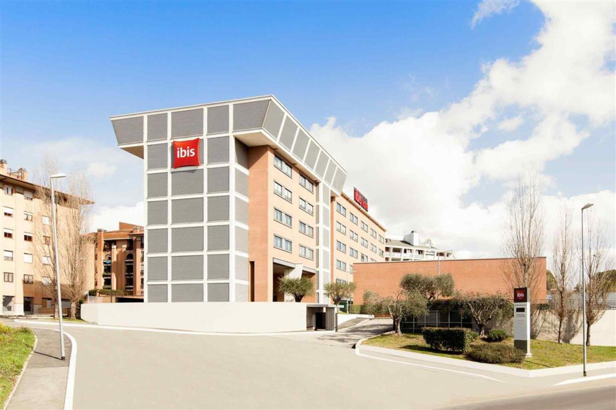 Отель Ibis Roma Fiera Экстерьер фото